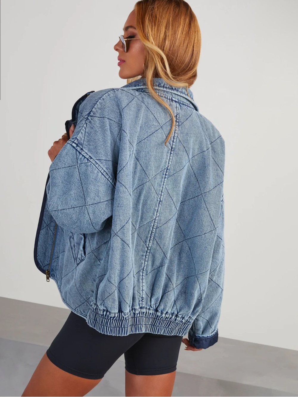 VICI Xander Quilted Denim Jacket in Medium Wash Size S - Picture 2 of 9